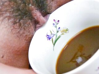 More than horny Huwari plays with her pussy and ass in solo